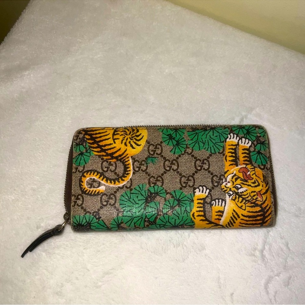 Gucci GG Limited Edition Bengal Tiger
Zipper Wallet - Picture 6 of 10